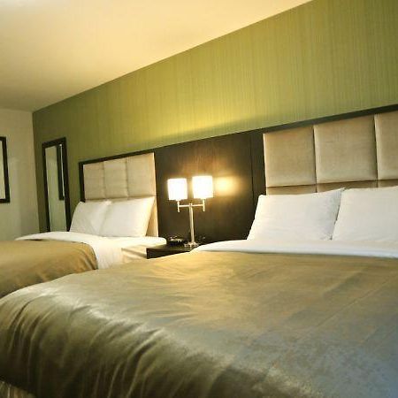 Western Star Inn And Suites Carlyle Exteriör bild