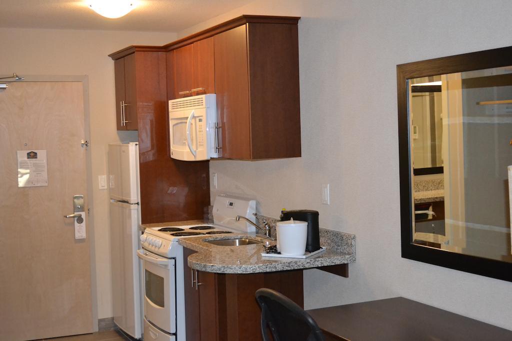Western Star Inn And Suites Carlyle Exteriör bild
