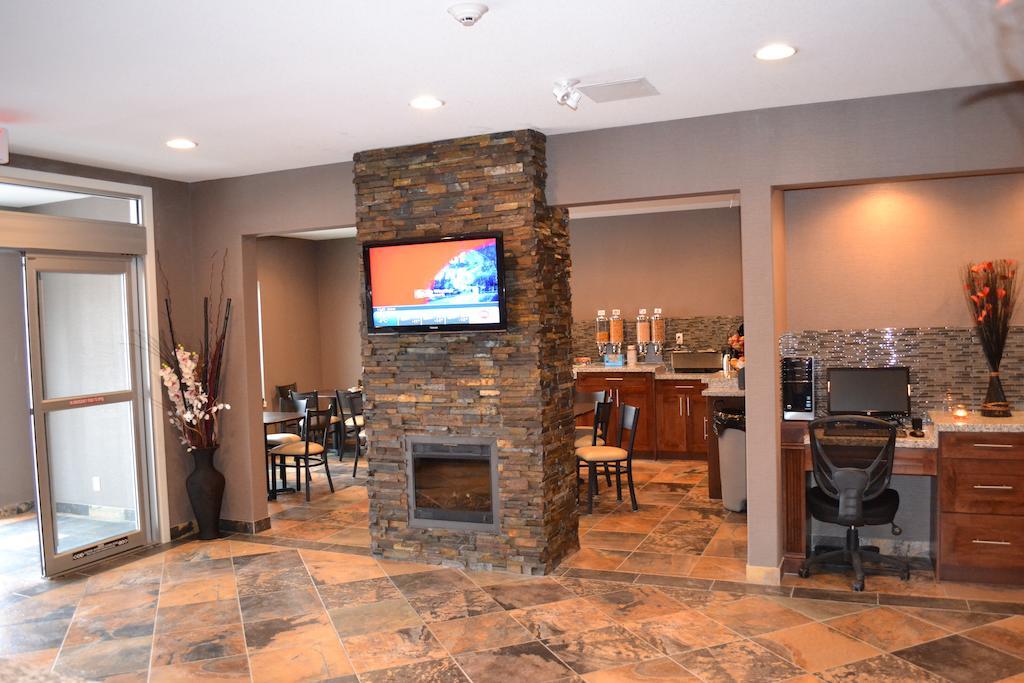 Western Star Inn And Suites Carlyle Exteriör bild